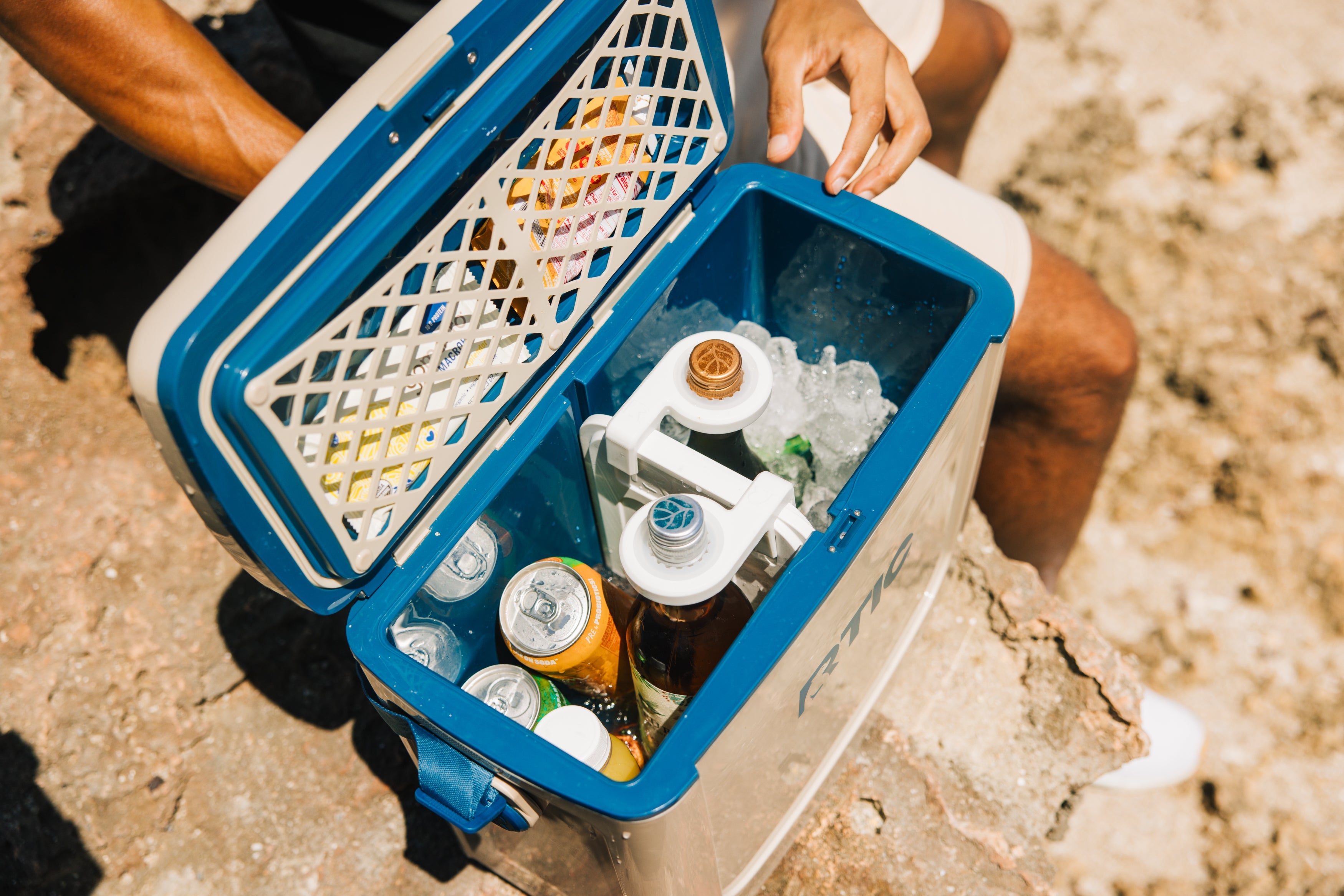 22 QT Ultra-Light Cooler (41CF)