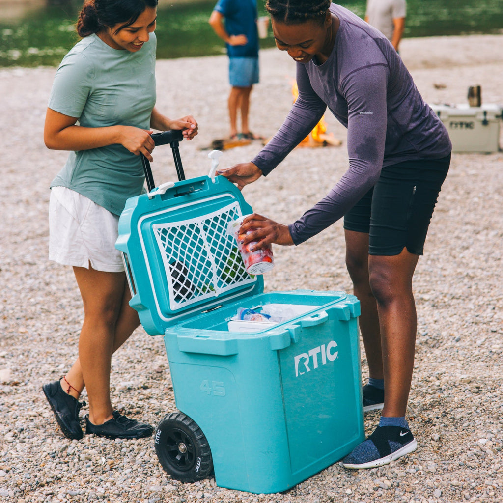 45 QT Ultra-Tough Wheeled Cooler (GW95)
