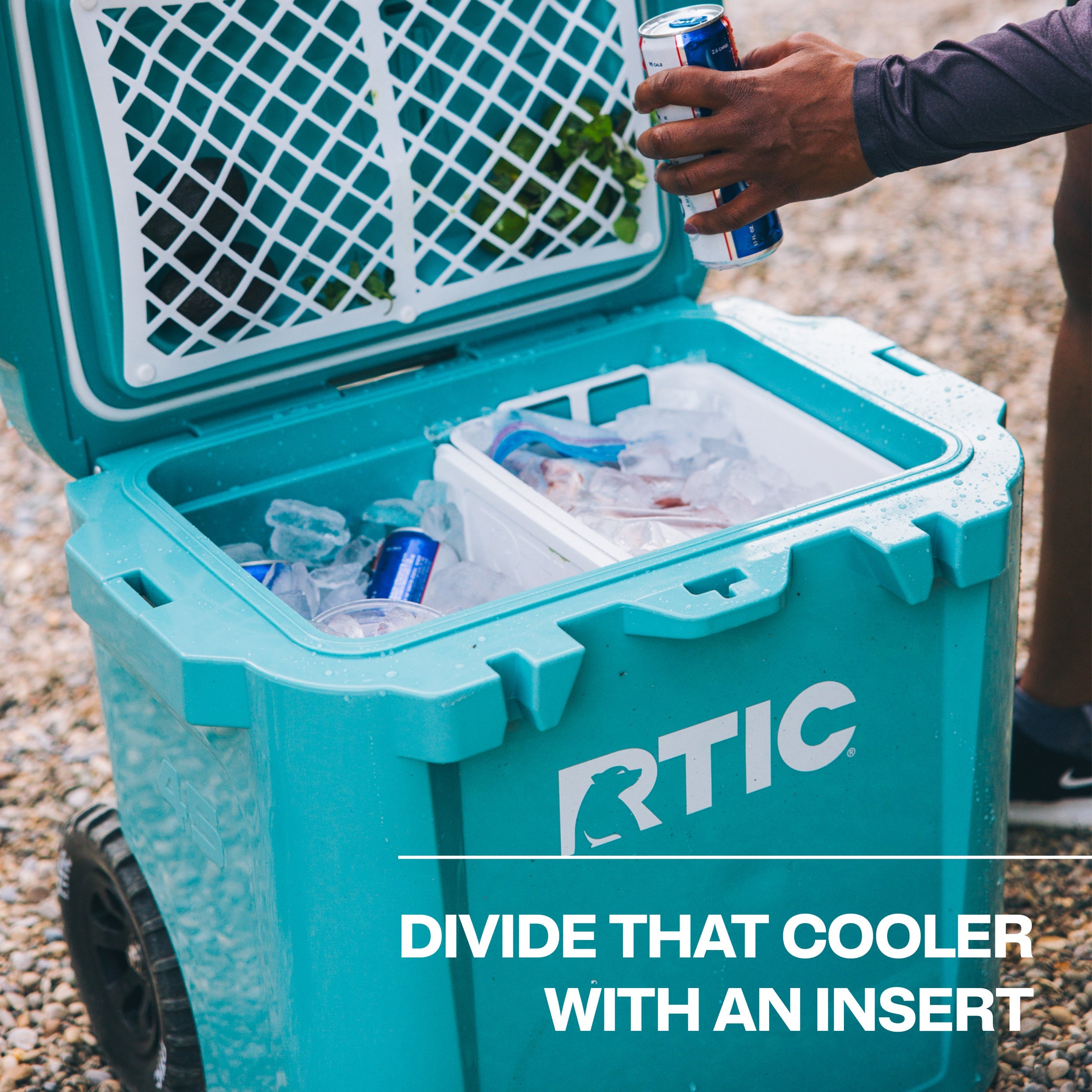45 QT Ultra-Tough Wheeled Cooler (GW95)