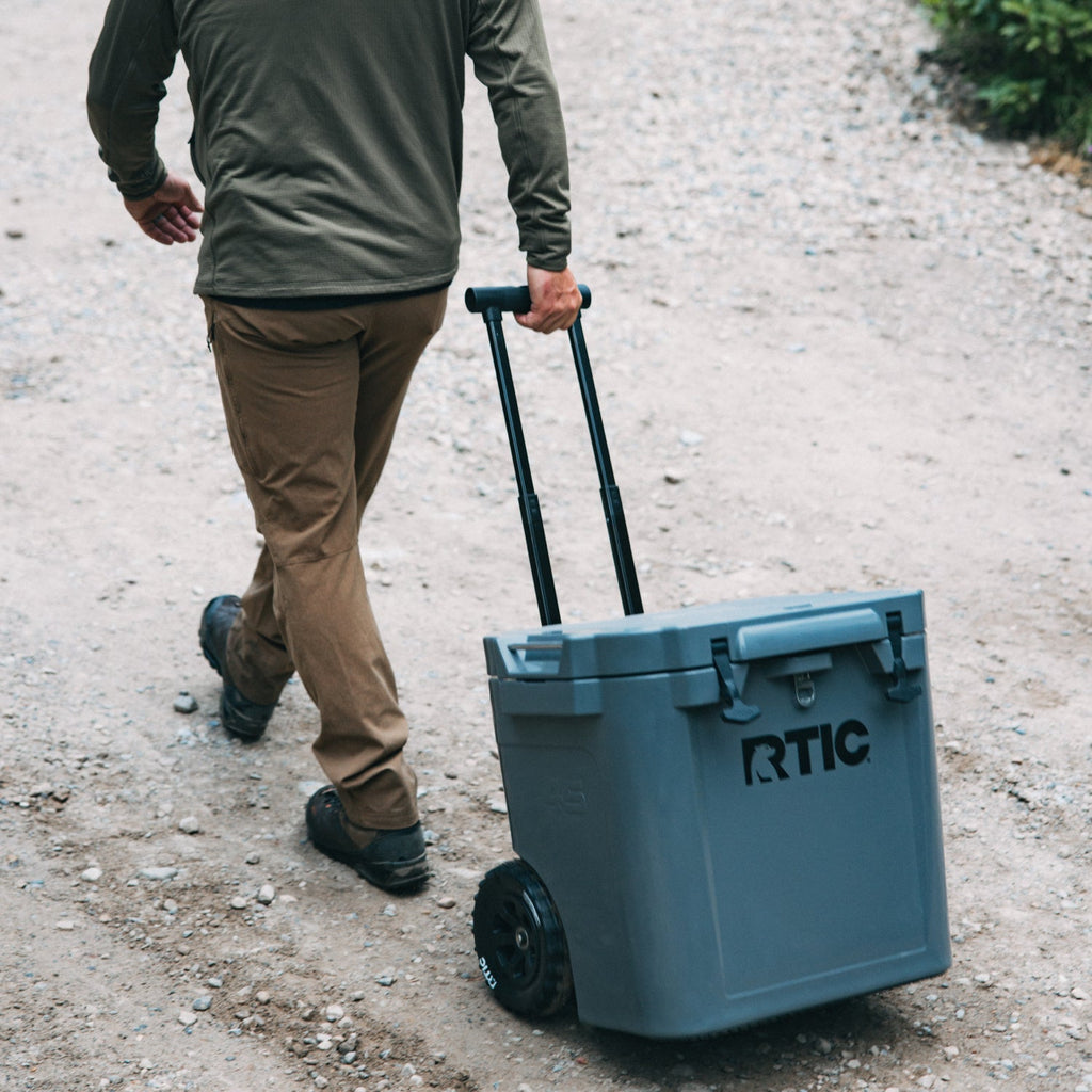 45 QT Ultra-Tough Wheeled Cooler (GW95)