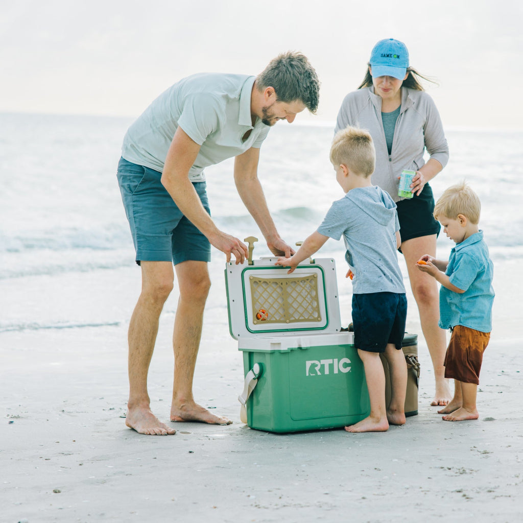 22 QT Ultra-Light Cooler (41CF)
