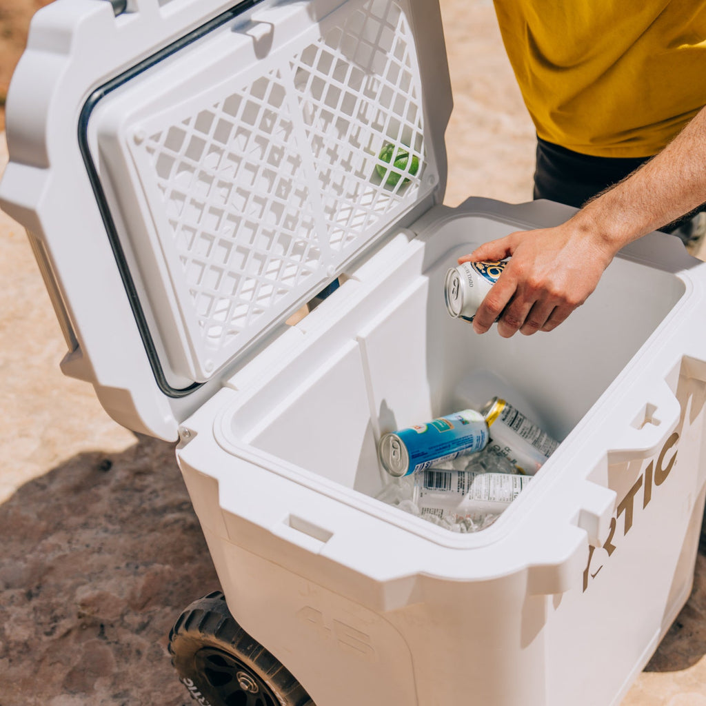 45 QT Ultra-Tough Wheeled Cooler (GW95)