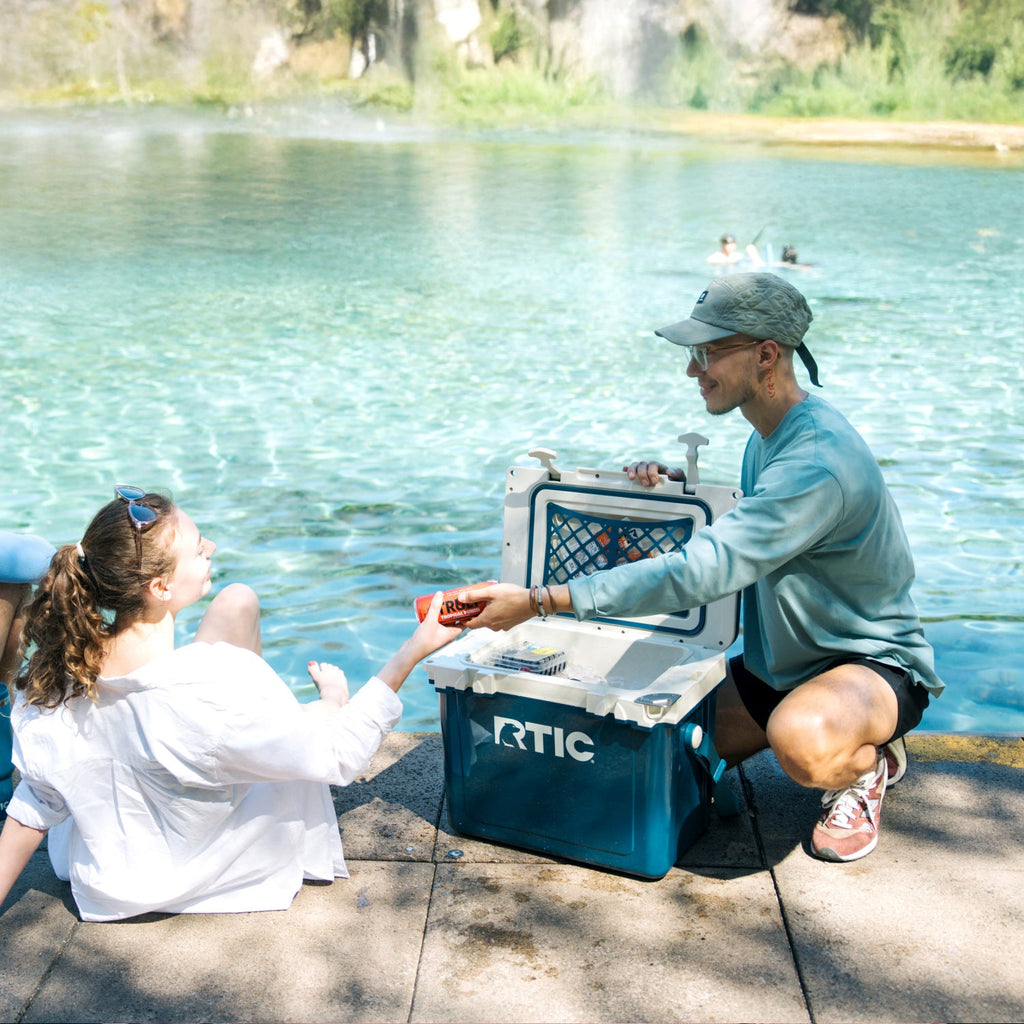 22 QT Ultra-Light Cooler (41CF)