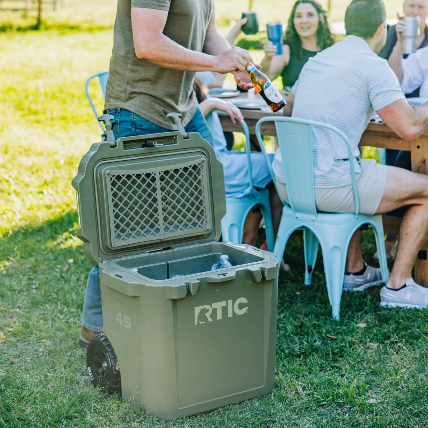 45 QT Ultra-Tough Wheeled Cooler (REBH)